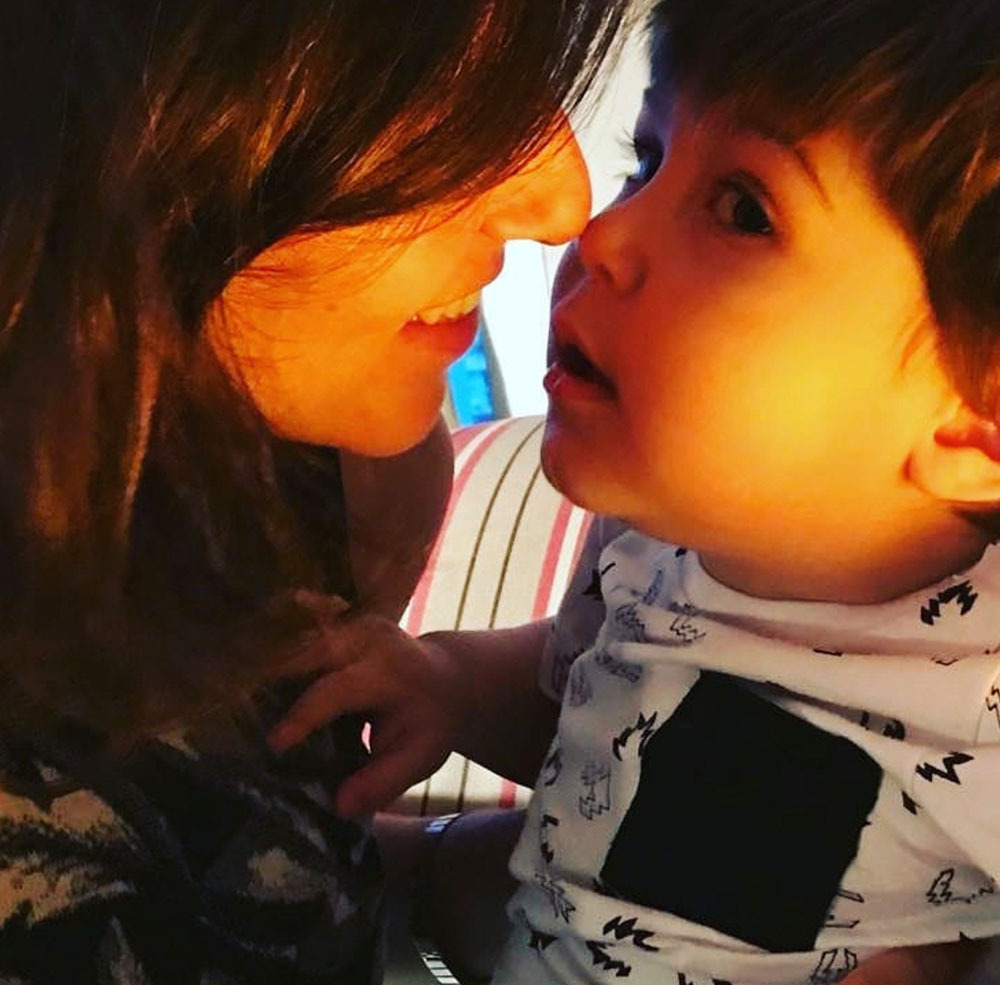 Mãe e filho método Montessori